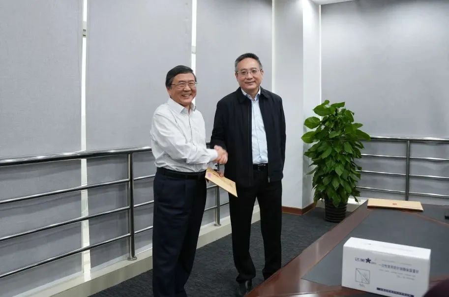 奉賢區(qū)人大常委會(huì)黨組書(shū)記、主任張培榮一行蒞臨上海山美股份開(kāi)展“優(yōu)環(huán)境、穩(wěn)經(jīng)濟(jì)”大走訪(fǎng)大調(diào)研